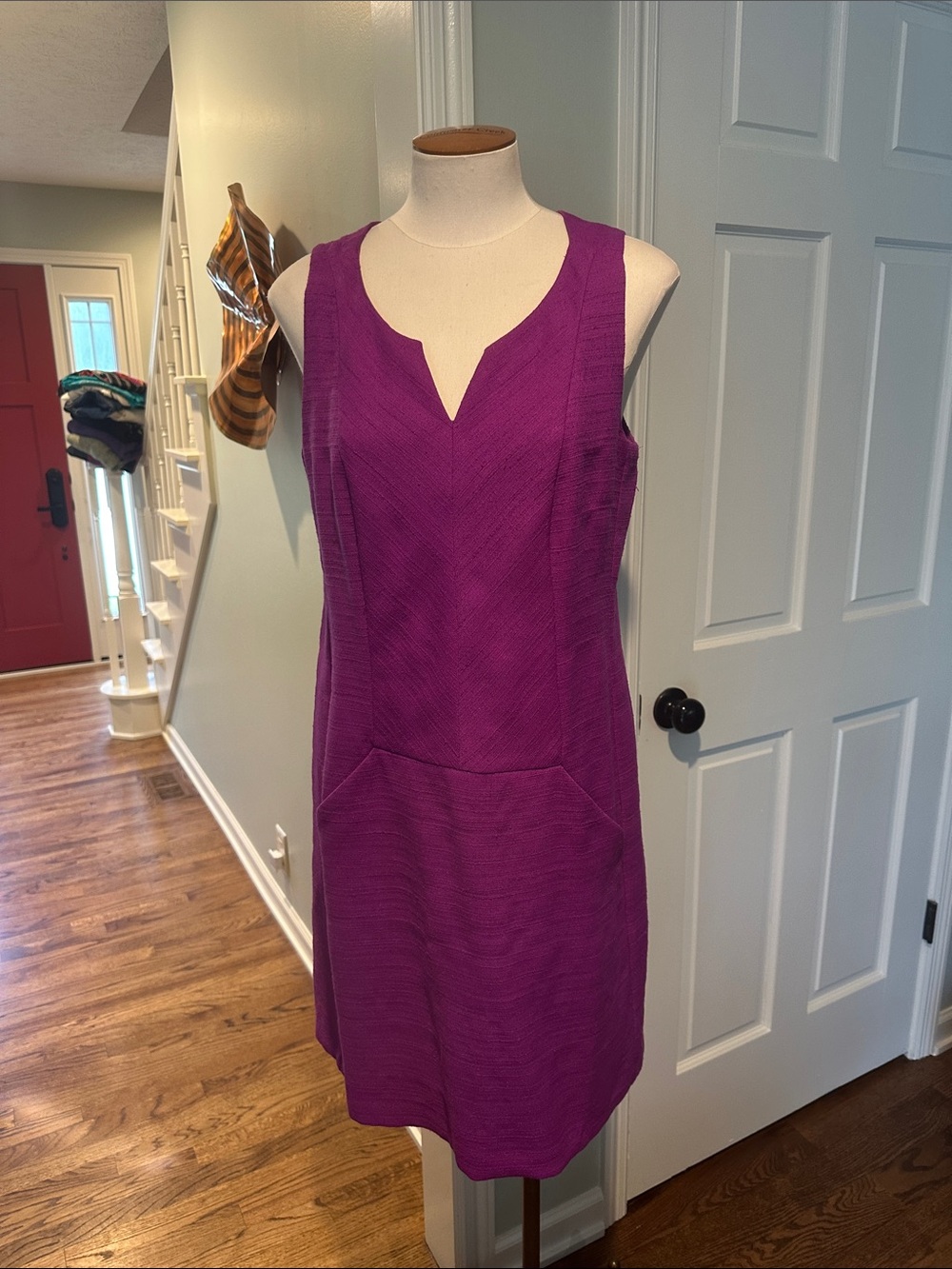 EUC Loft Sz 10 Sleeveless Purple Fuchsia Shift Dress V-Notch Neckline Pockets